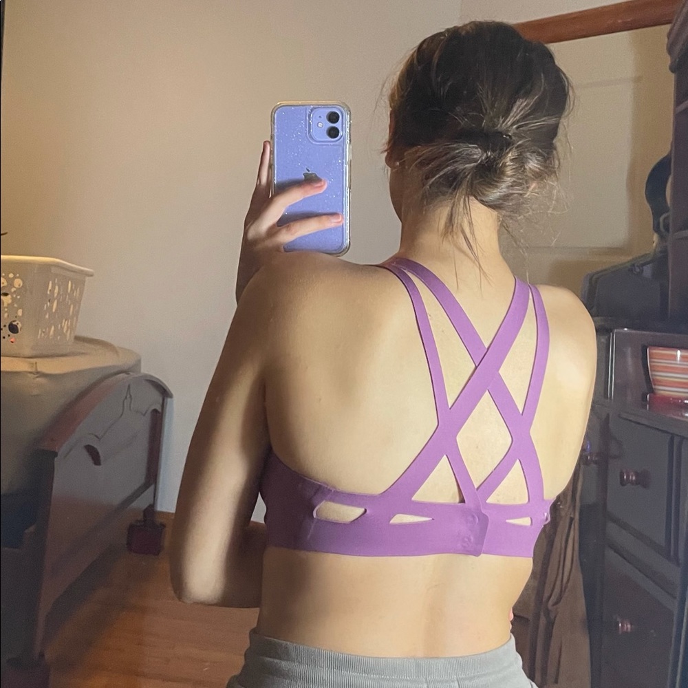 SALE!! Laser focused size 6 sports bra